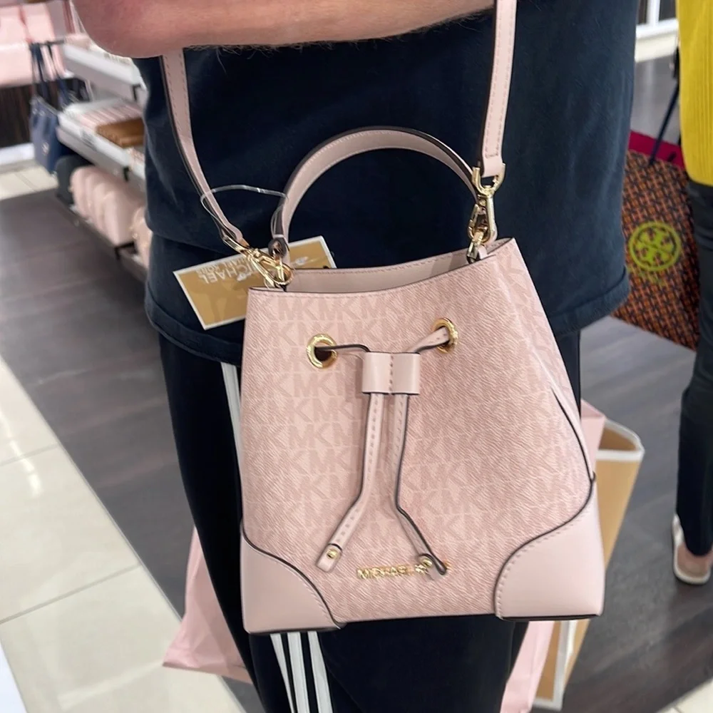 MICHAEL KORS 35F2GM9M1B MERCER SMALL BUCKET DRAWSTRING CROSSBODY
Dk Powder Blush - Picture 16 of 16